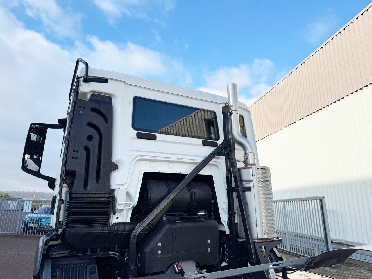MAN 41.440 8x4 BB 41.440 8x4 BB - Hook lift truck: picture 2 MAN 41.440 8x4 BB 41.440 8x4 BB - Hook lift truck: picture 2