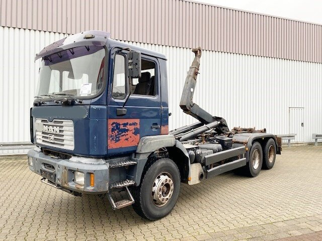 MAN T40 26.364/414 6x4, 6-Zylinder T40 26.364/414 6x4, 6-Zylinder - Hook lift truck: picture 1 MAN T40 26.364/414 6x4, 6-Zylinder T40 26.364/414 6x4, 6-Zylinder - Hook lift truck: picture 1