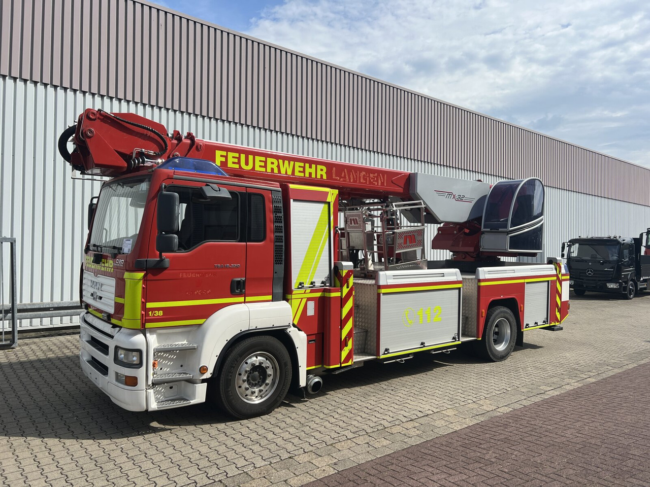 MAN TGA 18.350 4x2 Teleskopmast TM 32 Marte TGA 18.350 4x2 Teleskopmast TM 32 Marte - Ambulance: picture 1 MAN TGA 18.350 4x2 Teleskopmast TM 32 Marte TGA 18.350 4x2 Teleskopmast TM 32 Marte - Ambulance: picture 1