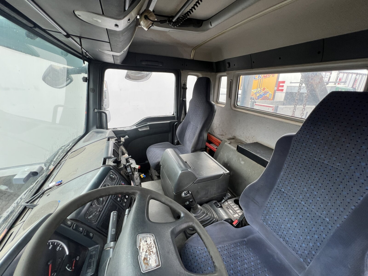 Skip loader truck MAN TGA 26.410 6X2/4 BL Motorschaden! TGA 26.410 6X2/4 BL, Vorlauf Lenk-Liftachse, Meiller Tele.: picture 6 Skip loader truck MAN TGA 26.410 6X2/4 BL Motorschaden! TGA 26.410 6X2/4 BL, Vorlauf Lenk-Liftachse, Meiller Tele.: picture 6