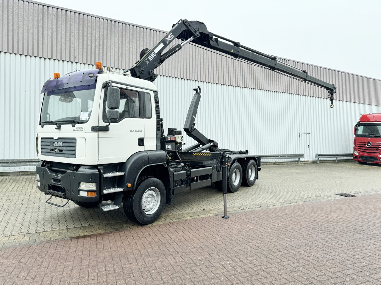 MAN TGA 33.350 6X4 BB TGA 33.350 6X4 BB mit Kran Hiab 166 E-3 HiDuo, Funk - Hook lift truck, Crane truck: picture 1 MAN TGA 33.350 6X4 BB TGA 33.350 6X4 BB mit Kran Hiab 166 E-3 HiDuo, Funk - Hook lift truck, Crane truck: picture 1