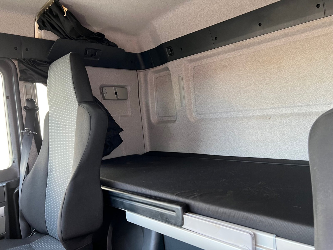 Box truck MAN TGL 12.220 4X2 BL TGL 12.220 4X2 BL mit Dhollandia LBW: picture 6 Box truck MAN TGL 12.220 4X2 BL TGL 12.220 4X2 BL mit Dhollandia LBW: picture 6