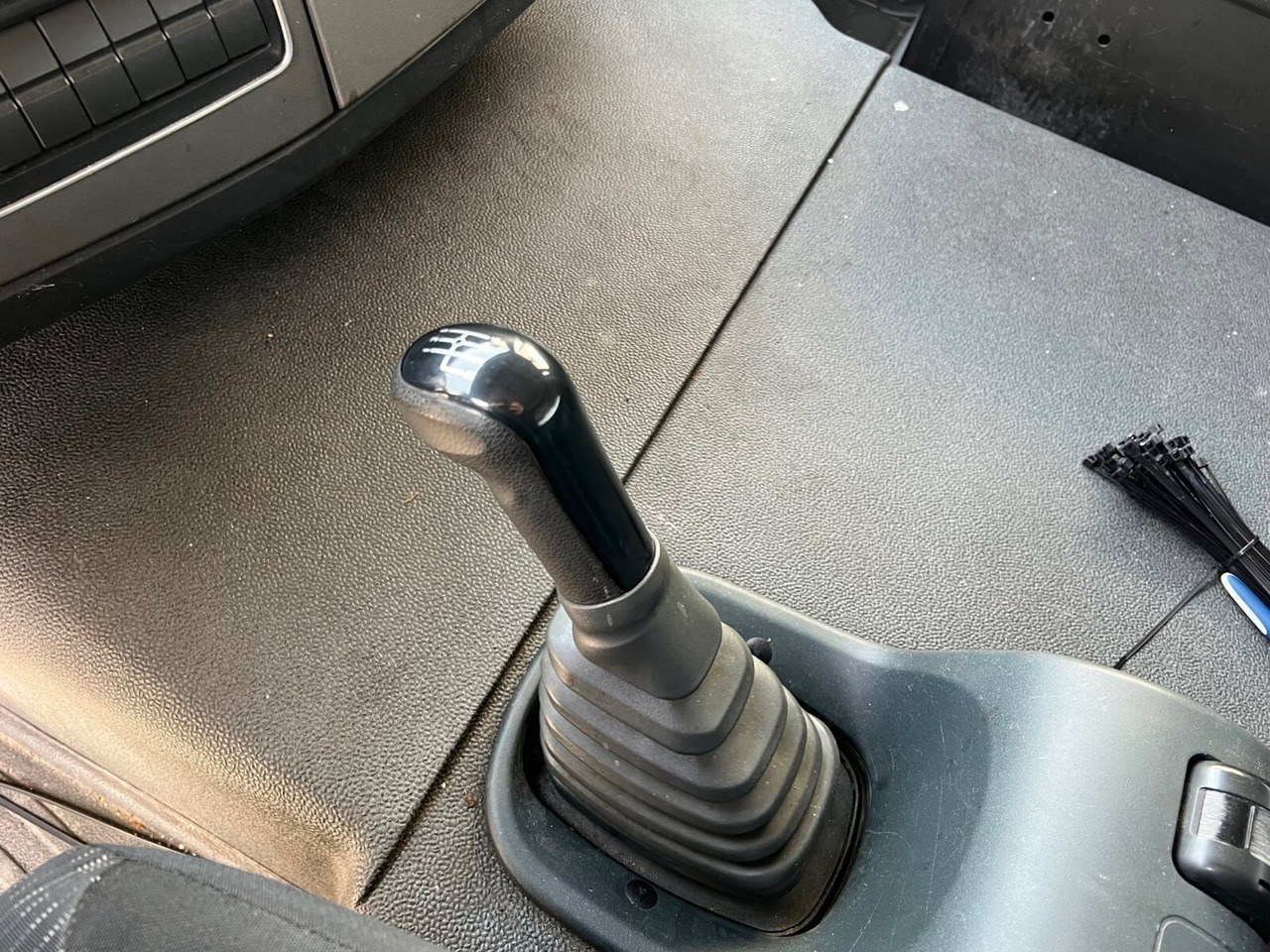 Box truck MAN TGL 12.220 4X2 BL TGL 12.220 4X2 BL mit Dhollandia LBW: picture 7 Box truck MAN TGL 12.220 4X2 BL TGL 12.220 4X2 BL mit Dhollandia LBW: picture 7