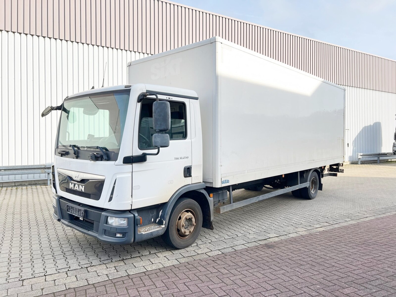 MAN TGL 12.250/340 4X2 BL TGL 12.250/340 4X2 BL mit Dhollandia LBW, 42 cbm - Box truck: picture 1 MAN TGL 12.250/340 4X2 BL TGL 12.250/340 4X2 BL mit Dhollandia LBW, 42 cbm - Box truck: picture 1