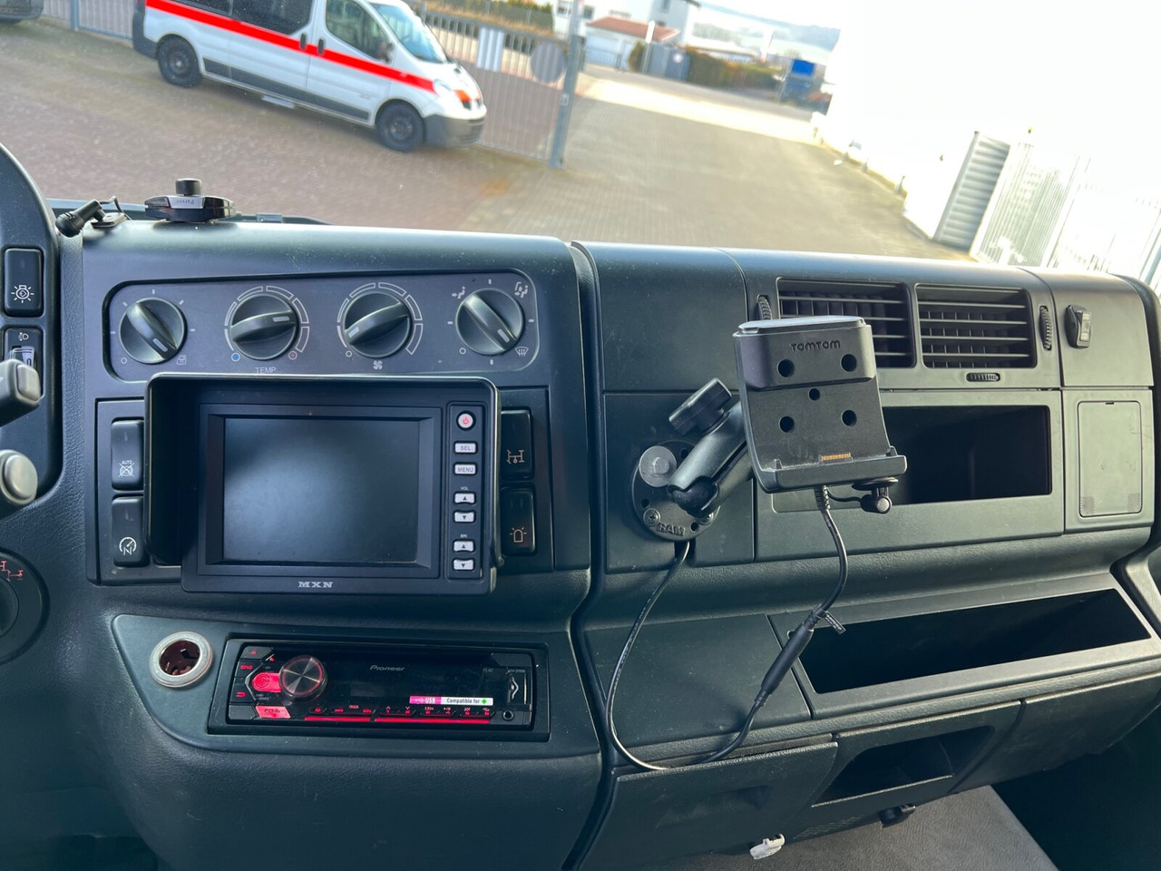 MAN TGM 13.250/340 4X4 BL TGM 13.250/340 4X4BL, Einzelbereifung, 2x VORHANDEN - Cab chassis truck: picture 4 MAN TGM 13.250/340 4X4 BL TGM 13.250/340 4X4BL, Einzelbereifung, 2x VORHANDEN - Cab chassis truck: picture 4