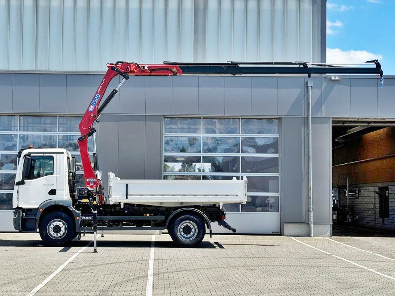 MAN TGM 18.320 4x2 TGM 18.320 4x2, Kran HMF 1320 K3, Funk - Tipper, Crane truck: picture 1 MAN TGM 18.320 4x2 TGM 18.320 4x2, Kran HMF 1320 K3, Funk - Tipper, Crane truck: picture 1