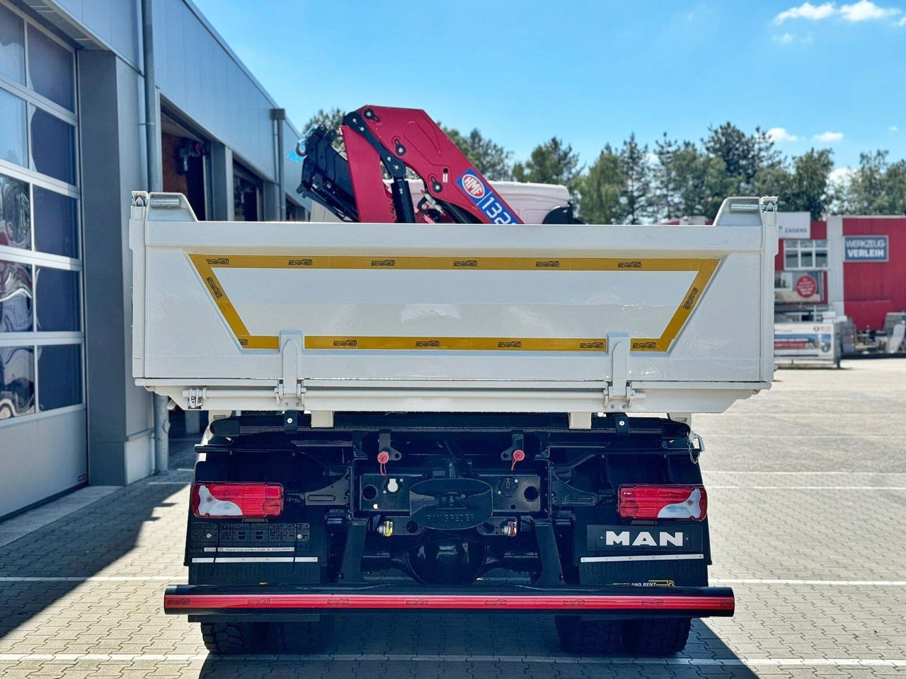 MAN TGM 18.320 4x2 TGM 18.320 4x2, Kran HMF 1320 K3, Funk - Tipper, Crane truck: picture 2 MAN TGM 18.320 4x2 TGM 18.320 4x2, Kran HMF 1320 K3, Funk - Tipper, Crane truck: picture 2