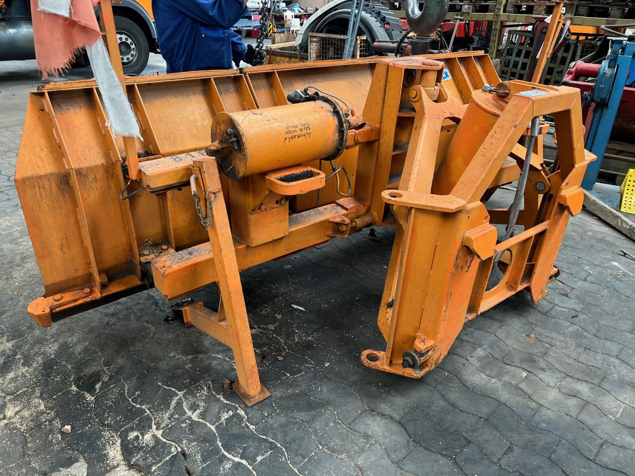 MAN TGS 18.440 4X4H BLS TGS 18.440 4X4H BLS, LIEBHERR SF 32 BM/BS Mischer ca. 10m³ - Concrete mixer truck: picture 2 MAN TGS 18.440 4X4H BLS TGS 18.440 4X4H BLS, LIEBHERR SF 32 BM/BS Mischer ca. 10m³ - Concrete mixer truck: picture 2
