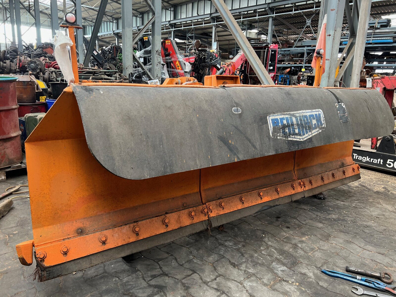MAN TGS 18.440 4X4H BLS TGS 18.440 4X4H BLS, LIEBHERR SF 32 BM/BS Mischer ca. 10m³ - Concrete mixer truck: picture 3 MAN TGS 18.440 4X4H BLS TGS 18.440 4X4H BLS, LIEBHERR SF 32 BM/BS Mischer ca. 10m³ - Concrete mixer truck: picture 3