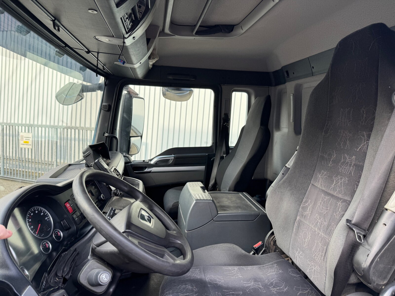 MAN TGS 26.400 6x2-4 BL TGS 26.400 6x2-4 BL, Lenk-/Liftachse, ADR, Esterer Tank ca. 20.150l, 4 Kammern - Tank truck: picture 3 MAN TGS 26.400 6x2-4 BL TGS 26.400 6x2-4 BL, Lenk-/Liftachse, ADR, Esterer Tank ca. 20.150l, 4 Kammern - Tank truck: picture 3