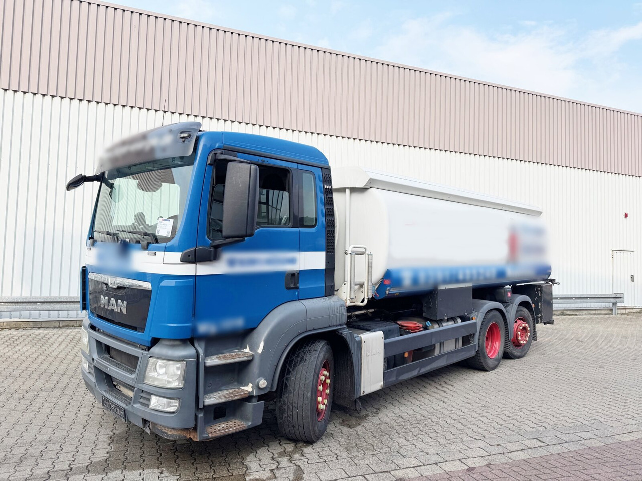 MAN TGS 26.400 6x2-4 BL TGS 26.400 6x2-4 BL, Lenk-/Liftachse, ADR, Esterer Tank ca. 20.150l, 4 Kammern - Tank truck: picture 1 MAN TGS 26.400 6x2-4 BL TGS 26.400 6x2-4 BL, Lenk-/Liftachse, ADR, Esterer Tank ca. 20.150l, 4 Kammern - Tank truck: picture 1