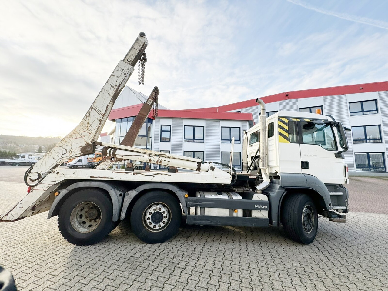 Skip loader truck MAN TGS 26.400 6x2/4 BL TGS 26.400 6x2/4 BL mit Vorlauflenk-/liftachse, Multilift: picture 8 Skip loader truck MAN TGS 26.400 6x2/4 BL TGS 26.400 6x2/4 BL mit Vorlauflenk-/liftachse, Multilift: picture 8