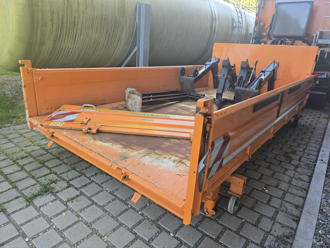 MAN TGS 28.400 6x4-4 BL TGS 28.400 6x4-4 BL, EEV, Lenk-/Liftachse, Wechselsystem Kipper/Salzsteuer - Tipper: picture 2 MAN TGS 28.400 6x4-4 BL TGS 28.400 6x4-4 BL, EEV, Lenk-/Liftachse, Wechselsystem Kipper/Salzsteuer - Tipper: picture 2