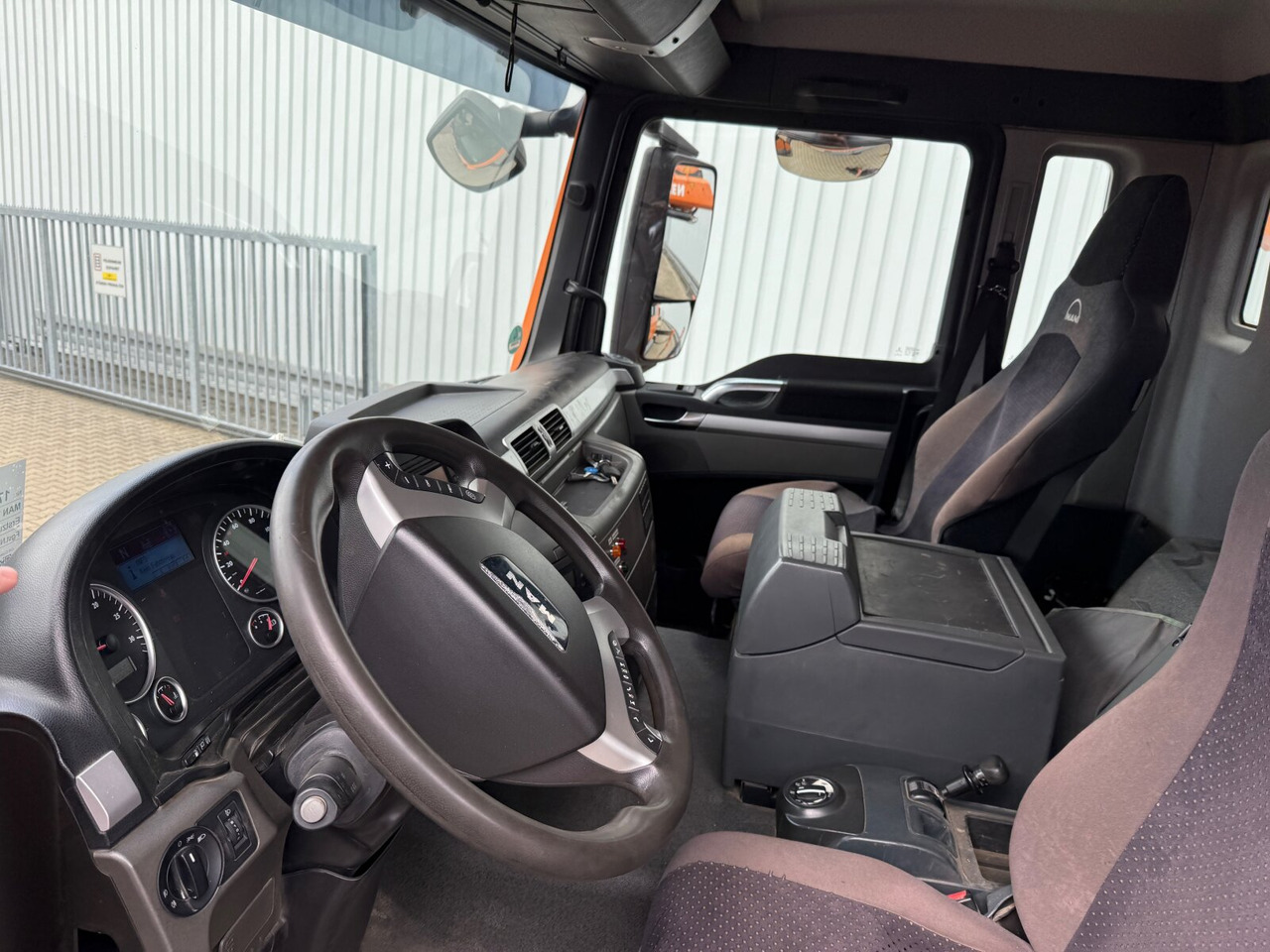 MAN TGS 28.440 6x2-4 BL TGS 28.440 6x2-4 BL, Lenk-/Liftachse, Kran Atlas 126.3E-A2L, Funk - Hook lift truck, Crane truck: picture 5 MAN TGS 28.440 6x2-4 BL TGS 28.440 6x2-4 BL, Lenk-/Liftachse, Kran Atlas 126.3E-A2L, Funk - Hook lift truck, Crane truck: picture 5