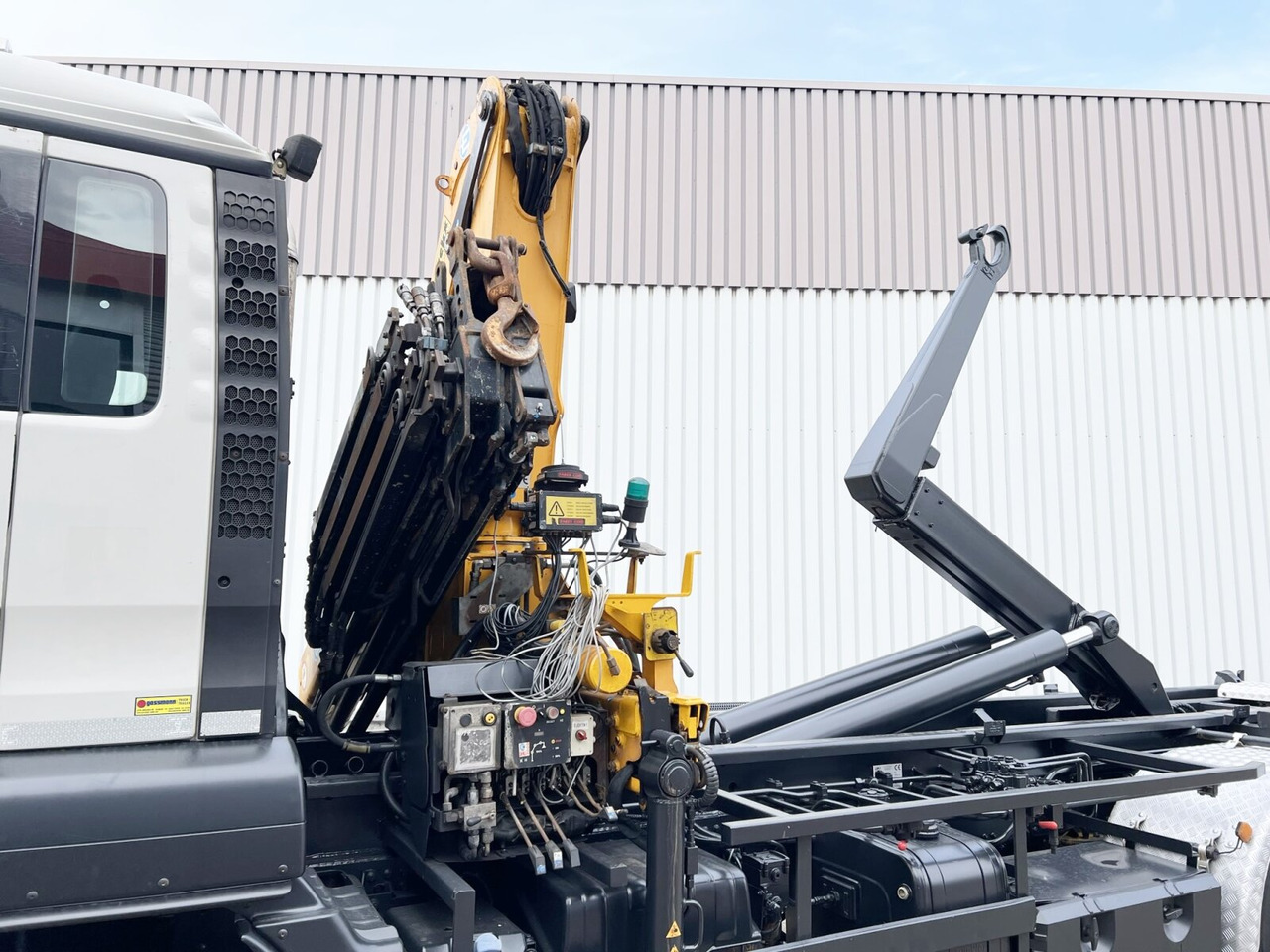 MAN TGS 33.440 6X4 BL TGS 33.440 6X4 BL mit Kran Effer 165-3S, Funk - Hook lift truck, Crane truck: picture 4 MAN TGS 33.440 6X4 BL TGS 33.440 6X4 BL mit Kran Effer 165-3S, Funk - Hook lift truck, Crane truck: picture 4