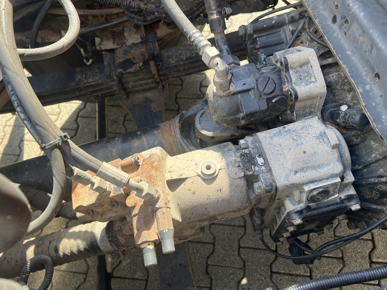 MAN TGS 35.440 8x4 BL TGS 35.440 8x4 BL, Meiller 19.62, Atlas Kran 135.2-A3, Funk - Hook lift truck, Crane truck: picture 4 MAN TGS 35.440 8x4 BL TGS 35.440 8x4 BL, Meiller 19.62, Atlas Kran 135.2-A3, Funk - Hook lift truck, Crane truck: picture 4