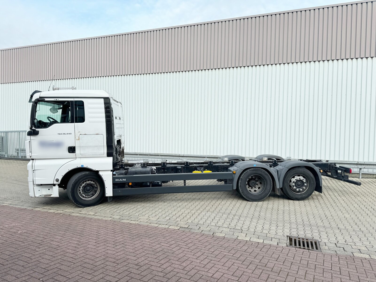 Interior photo 3: Cab chassis truck MAN TGX 26.440 6X2-4 LL TGX 26.440 6X2-4 LL, Lift-/Lenkachse