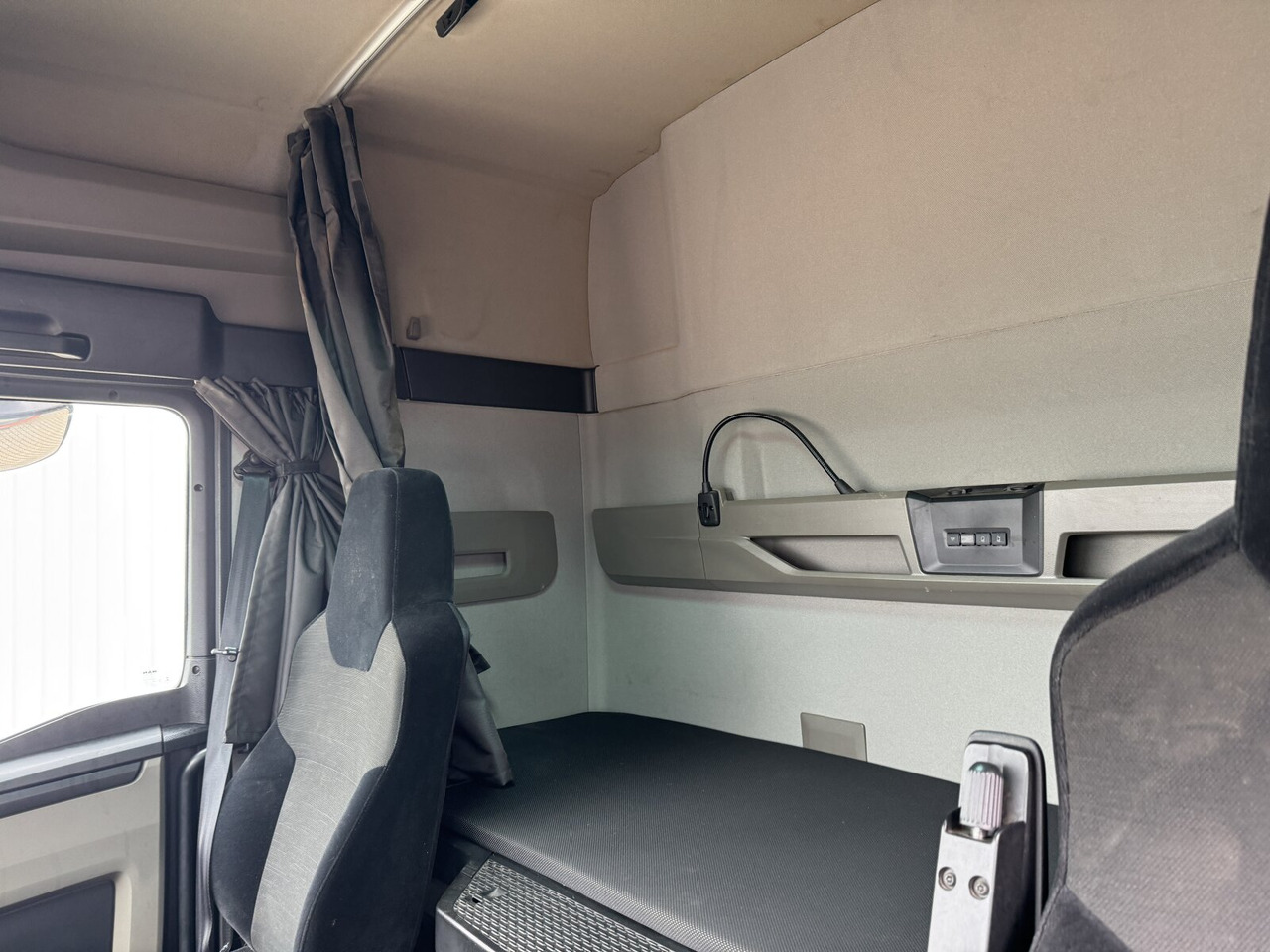 MAN TGX 26.470 6X2-4 BL TGX 26.470 6X2-4 BL, VDL 21-S 6200 Abrollkipper bis 7 m, , Lenk-/Liftachse, XLX-Fahrerhaus, Funk - Hook lift truck: picture 5 MAN TGX 26.470 6X2-4 BL TGX 26.470 6X2-4 BL, VDL 21-S 6200 Abrollkipper bis 7 m, , Lenk-/Liftachse, XLX-Fahrerhaus, Funk - Hook lift truck: picture 5