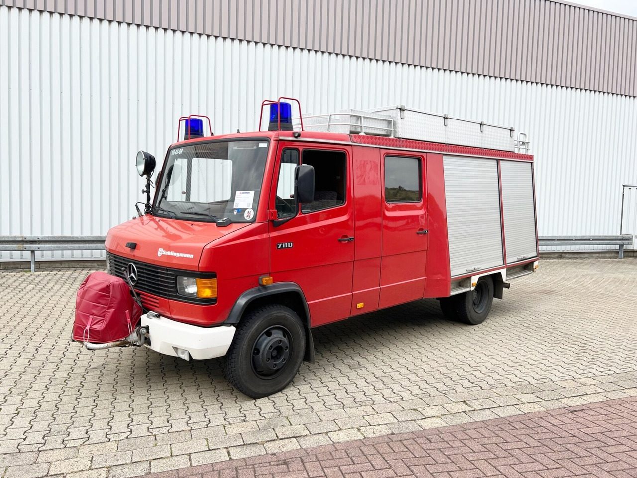 Mercedes-Benz 711 D 4x2 Doka 711 D 4x2 Doka, LF 8 - Fire truck: picture 1 Mercedes-Benz 711 D 4x2 Doka 711 D 4x2 Doka, LF 8 - Fire truck: picture 1