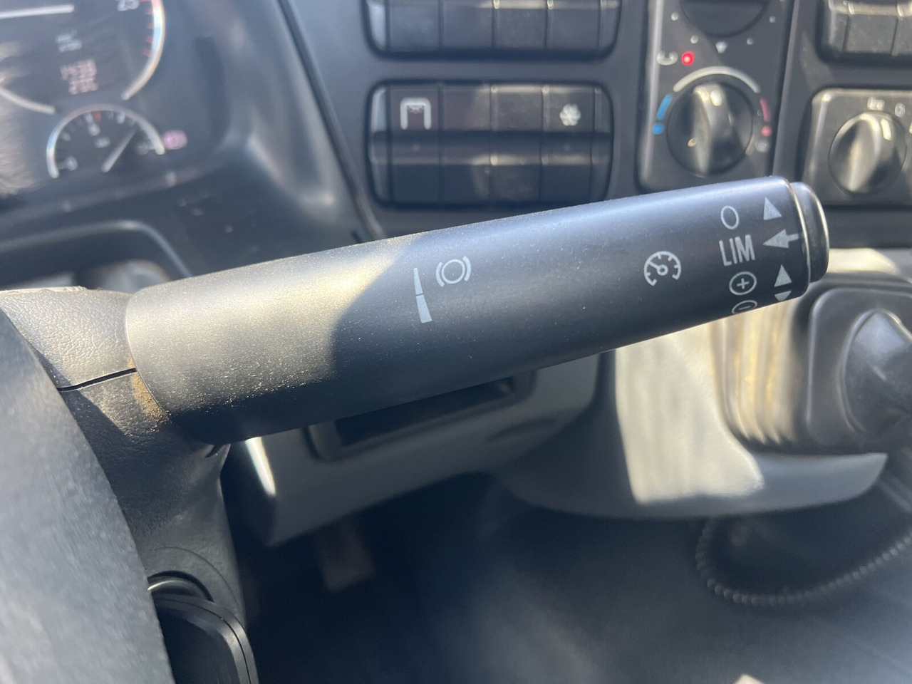 Mercedes-Benz Actros 2032 LA 4x4 Actros 2032 LA 4x4/ Rdstand 3.600 mm - Cab chassis truck: picture 2 Mercedes-Benz Actros 2032 LA 4x4 Actros 2032 LA 4x4/ Rdstand 3.600 mm - Cab chassis truck: picture 2