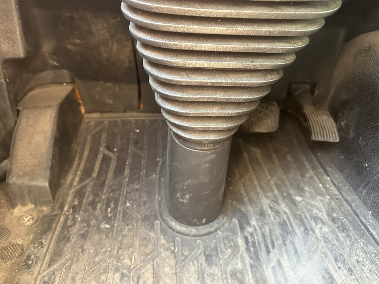 Mercedes-Benz Actros 2532 L 6x2 Actros 2532/41 L 6x2, EEV, Lenkachse - Cab chassis truck: picture 5 Mercedes-Benz Actros 2532 L 6x2 Actros 2532/41 L 6x2, EEV, Lenkachse - Cab chassis truck: picture 5