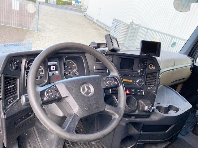 Mercedes-Benz Actros 2545 L 6x2 Actros 2545 L 6x2, StreamSpace, Liftachse, Bi-Xenon - Cab chassis truck: picture 3 Mercedes-Benz Actros 2545 L 6x2 Actros 2545 L 6x2, StreamSpace, Liftachse, Bi-Xenon - Cab chassis truck: picture 3