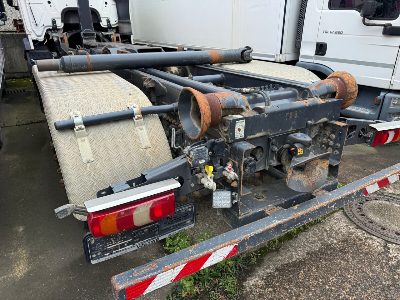 Hook lift truck Mercedes-Benz Actros 2548 L 6x2, ERSATZTEILSPENDER! Actros 2548 L 6x2/46, Retarder, Lenk-/Liftachse, ERSATZTEILSPENDER!: picture 11 Hook lift truck Mercedes-Benz Actros 2548 L 6x2, ERSATZTEILSPENDER! Actros 2548 L 6x2/46, Retarder, Lenk-/Liftachse, ERSATZTEILSPENDER!: picture 11