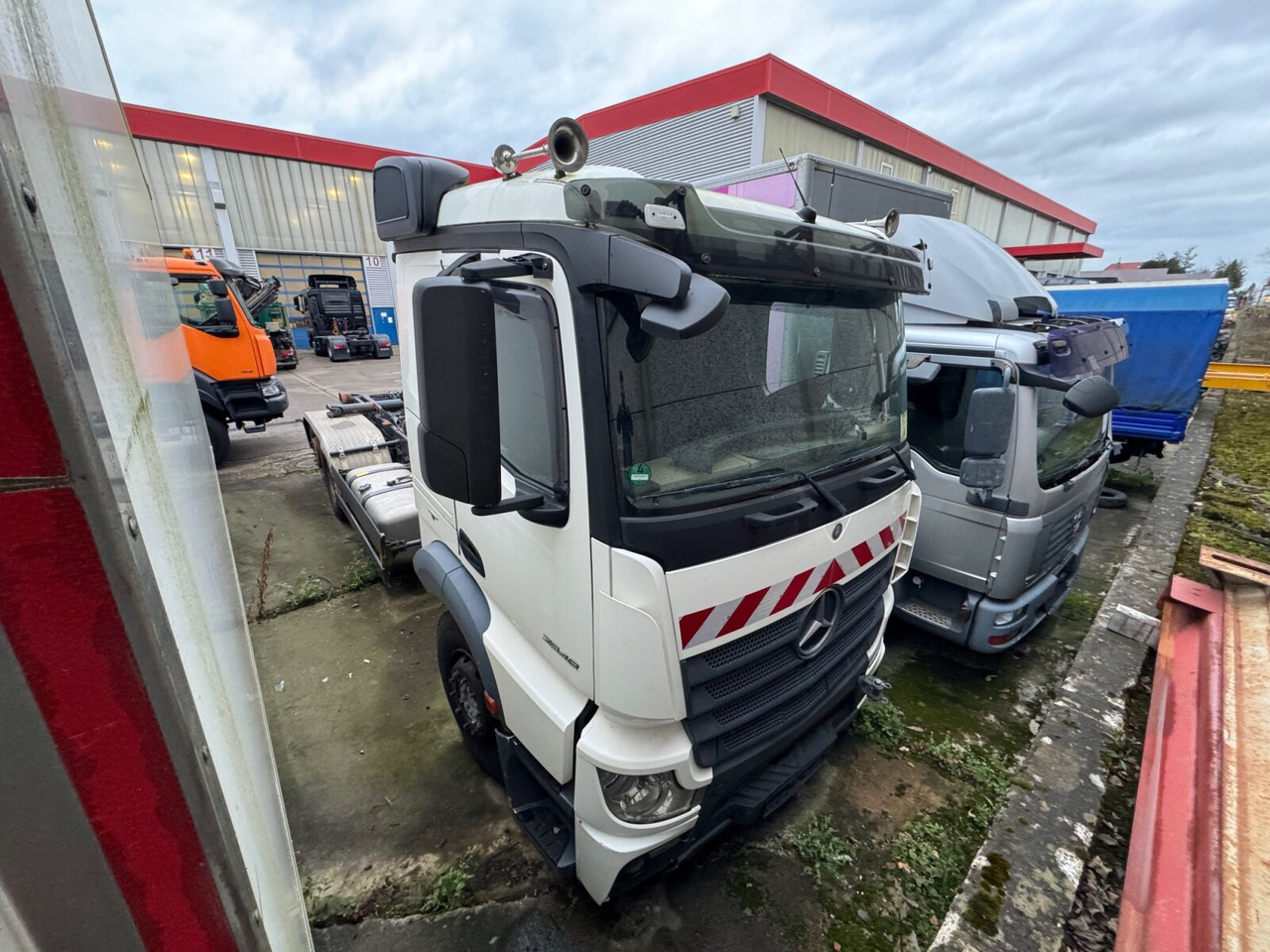 Hook lift truck Mercedes-Benz Actros 2548 L 6x2, ERSATZTEILSPENDER! Actros 2548 L 6x2/46, Retarder, Lenk-/Liftachse, ERSATZTEILSPENDER!: picture 7 Hook lift truck Mercedes-Benz Actros 2548 L 6x2, ERSATZTEILSPENDER! Actros 2548 L 6x2/46, Retarder, Lenk-/Liftachse, ERSATZTEILSPENDER!: picture 7