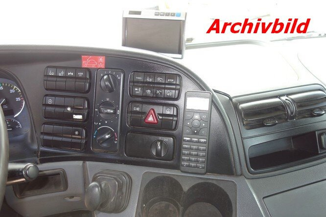 Mercedes-Benz Actros 2551 L 6x2 Actros 2551L/6x2, Lenk-Liftachse V 8 Motor - Cab chassis truck: picture 4 Mercedes-Benz Actros 2551 L 6x2 Actros 2551L/6x2, Lenk-Liftachse V 8 Motor - Cab chassis truck: picture 4