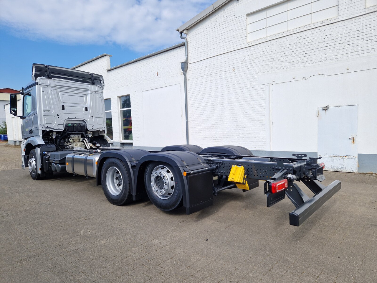 Mercedes-Benz Actros 2553 LL 6x2 Actros 2553 LL 6x2, Retarder, Liftachse, MultimediaCockpit, LED, Navi - Cab chassis truck: picture 5 Mercedes-Benz Actros 2553 LL 6x2 Actros 2553 LL 6x2, Retarder, Liftachse, MultimediaCockpit, LED, Navi - Cab chassis truck: picture 5