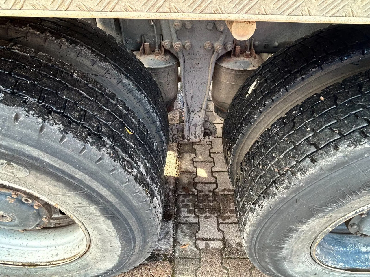 Mercedes-Benz Actros 2644 L 6x4 Actros 2644 L 6x4 - Hook lift truck: picture 4 Mercedes-Benz Actros 2644 L 6x4 Actros 2644 L 6x4 - Hook lift truck: picture 4