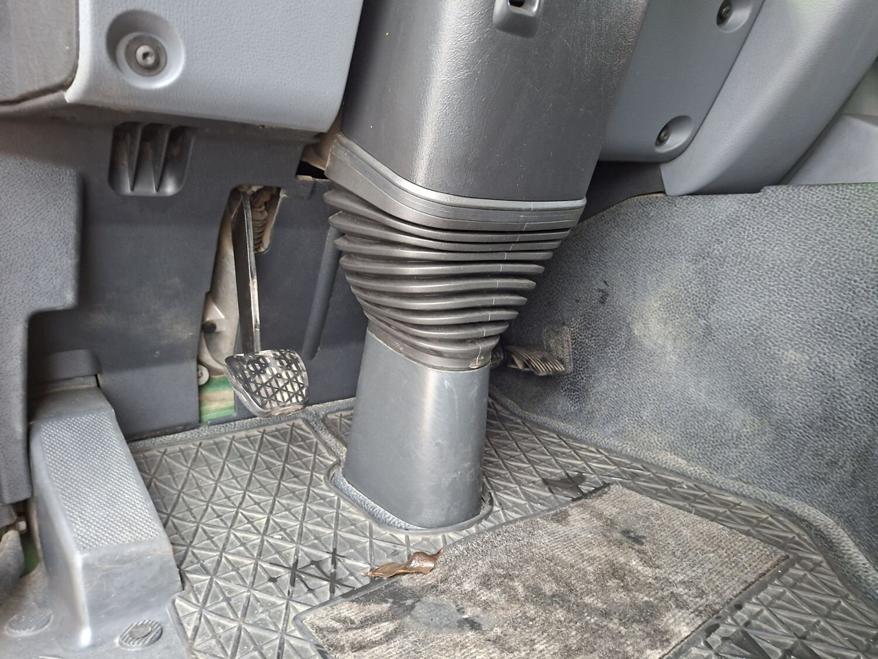 Hook lift truck, Crane truck Mercedes-Benz Actros 4146 K 8x4/4 Actros 4146 K 8x4/4, Retarder, Kran Hiab XS 477 E-7 HiPro, Bj. 2010, Flyjib, Seilwinde, Funk: picture 6 Hook lift truck, Crane truck Mercedes-Benz Actros 4146 K 8x4/4 Actros 4146 K 8x4/4, Retarder, Kran Hiab XS 477 E-7 HiPro, Bj. 2010, Flyjib, Seilwinde, Funk: picture 6