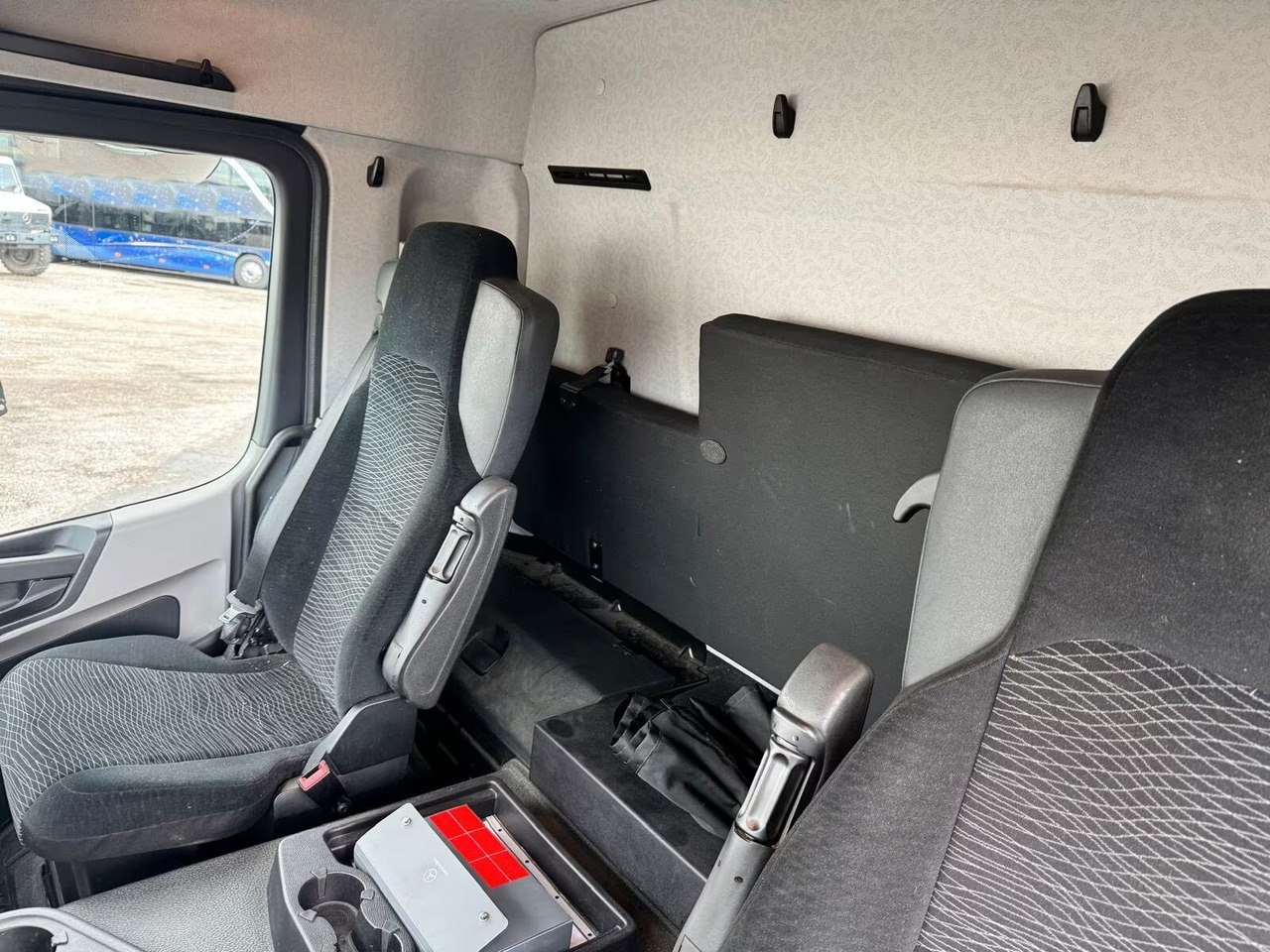 Mercedes-Benz Antos 1833 L nR 4x2 Antos 1833 L nR 4x2, Retarder, Bi-Xenon, Volumer, Edscha, Dautel LBW - Dropside/ Flatbed truck: picture 2 Mercedes-Benz Antos 1833 L nR 4x2 Antos 1833 L nR 4x2, Retarder, Bi-Xenon, Volumer, Edscha, Dautel LBW - Dropside/ Flatbed truck: picture 2