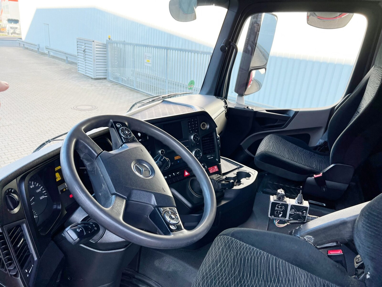 Mercedes-Benz Antos 2545 L 6x2 Antos 2545 L 6x2, Retarder, Lenk-/Liftachse - Hook lift truck: picture 3 Mercedes-Benz Antos 2545 L 6x2 Antos 2545 L 6x2, Retarder, Lenk-/Liftachse - Hook lift truck: picture 3