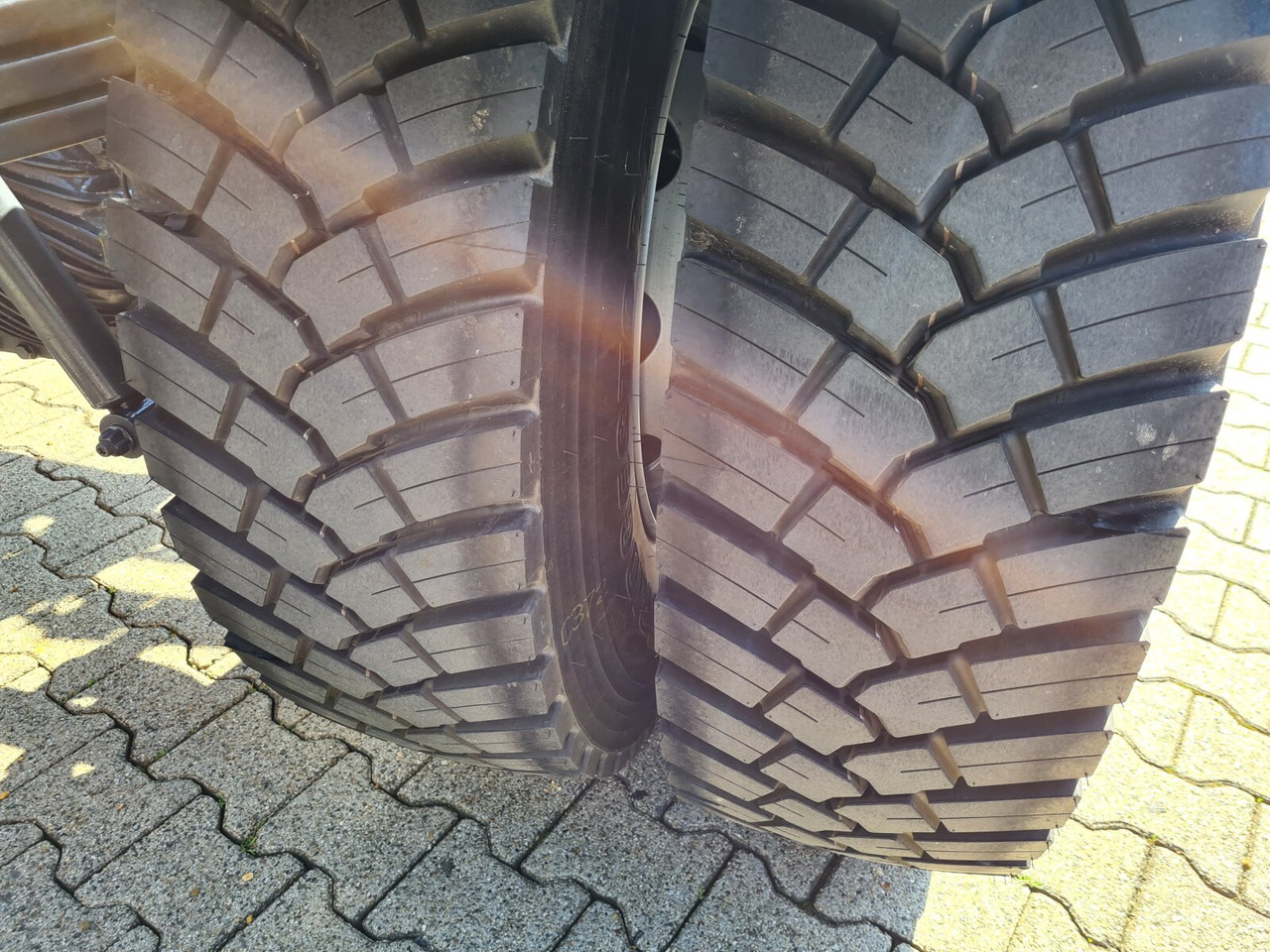 Mercedes-Benz Arocs 2033 A 4x4 Arocs 2033 A 4x4, Grounder, Motorabtrieb - Cab chassis truck: picture 5 Mercedes-Benz Arocs 2033 A 4x4 Arocs 2033 A 4x4, Grounder, Motorabtrieb - Cab chassis truck: picture 5