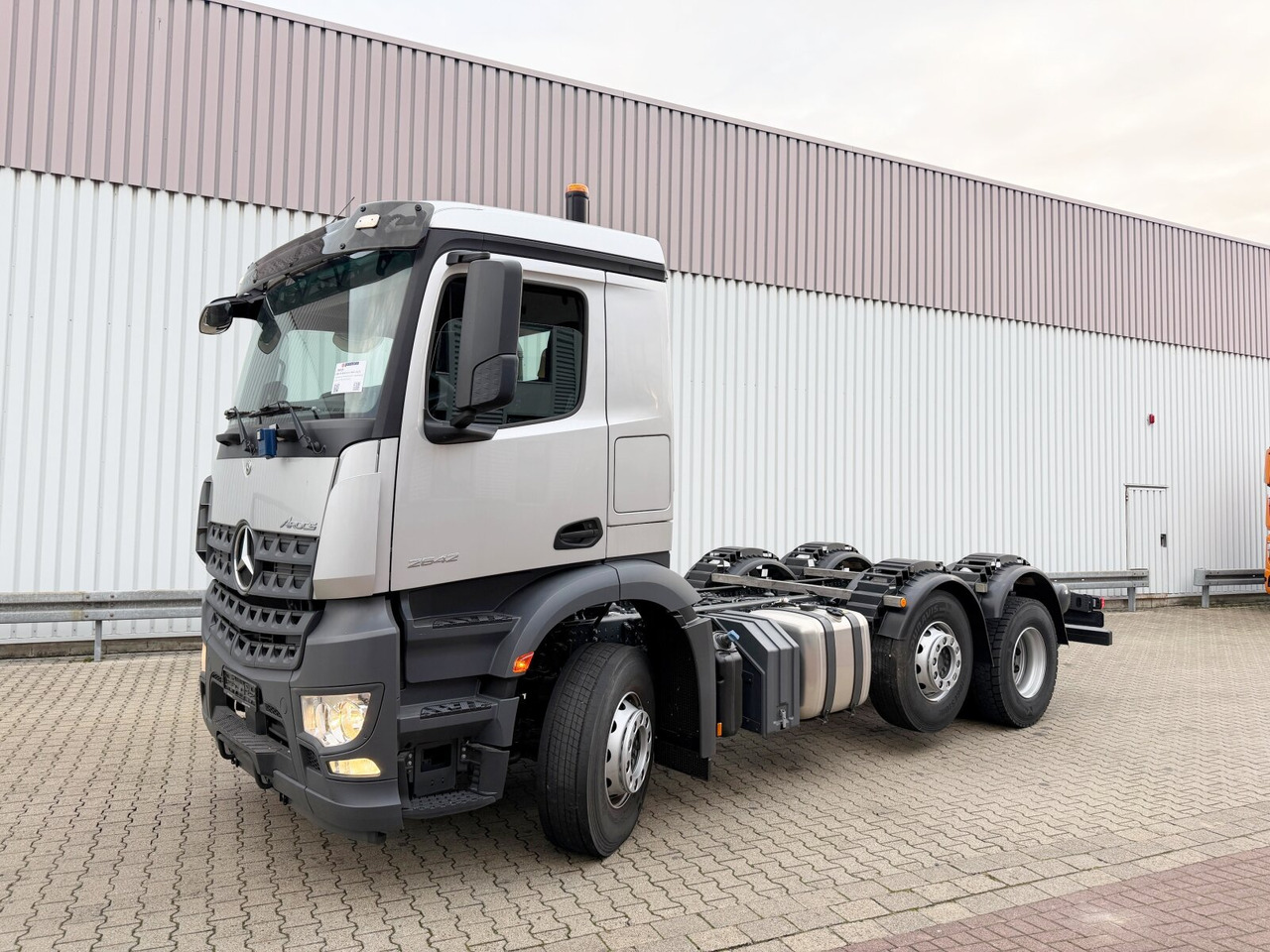 Mercedes-Benz Arocs 2542 L 6x2/4 Arocs 2542/45 L 6x2/4, Vorlauflenk-/liftachse, Navi, MultimediaCockpit - Cab chassis truck: picture 1 Mercedes-Benz Arocs 2542 L 6x2/4 Arocs 2542/45 L 6x2/4, Vorlauflenk-/liftachse, Navi, MultimediaCockpit - Cab chassis truck: picture 1