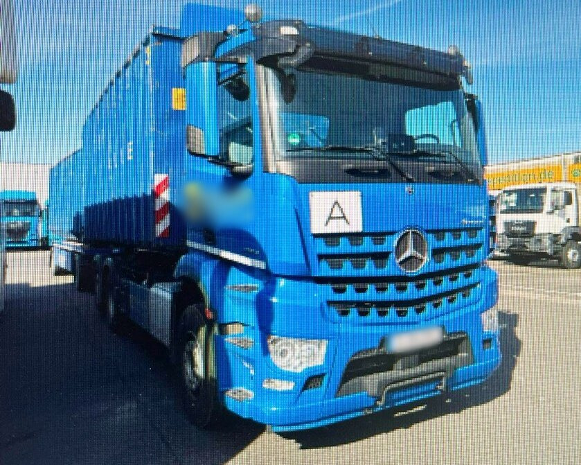 Mercedes-Benz Arocs 2553 L 6x2 Arocs 2553 L 6x2, Lenk-/Liftachse, Navi - Hook lift truck: picture 1 Mercedes-Benz Arocs 2553 L 6x2 Arocs 2553 L 6x2, Lenk-/Liftachse, Navi - Hook lift truck: picture 1