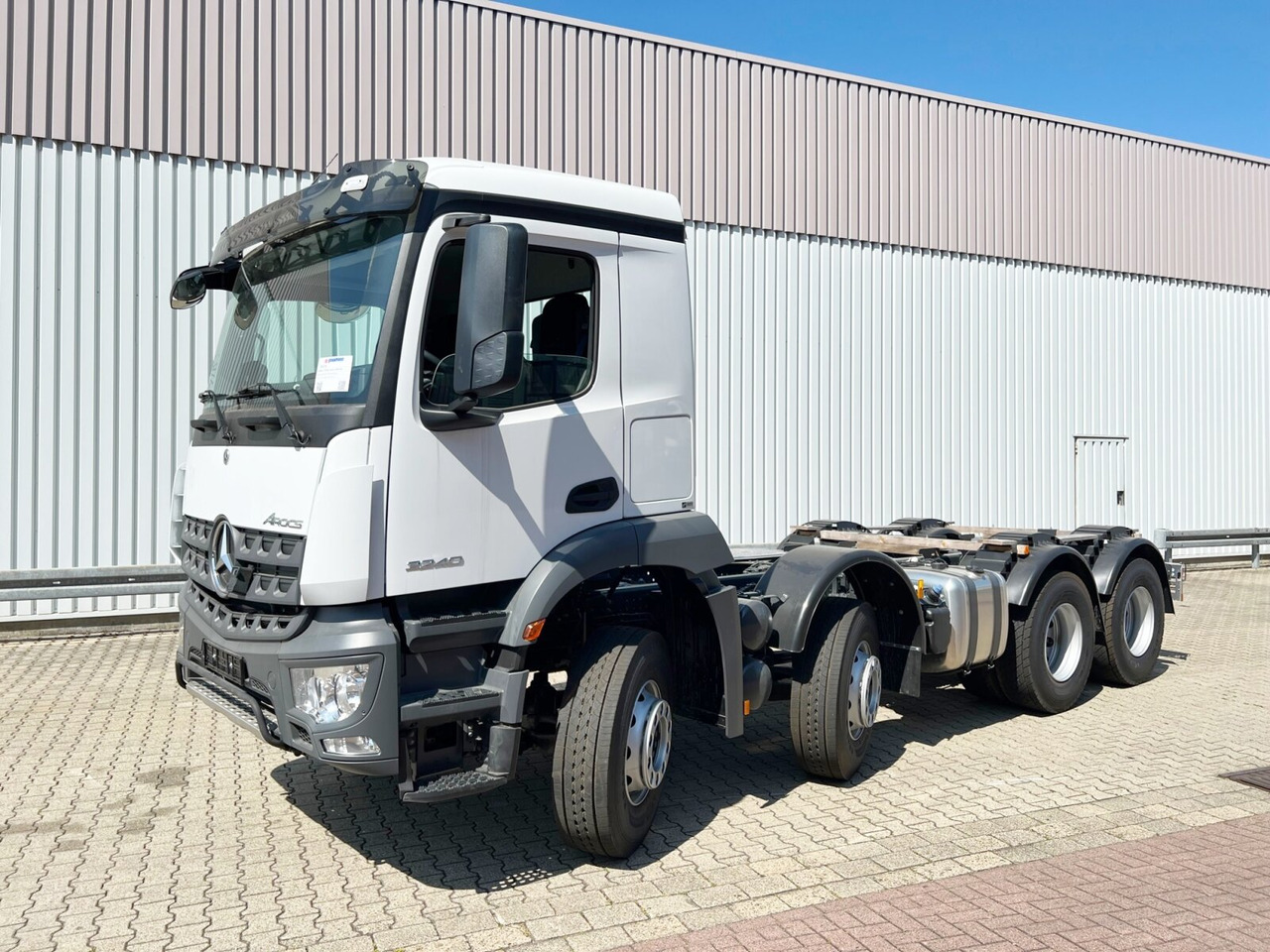 Mercedes-Benz Arocs 3240 8x4 Arocs 3240 8x4 - Cab chassis truck: picture 1 Mercedes-Benz Arocs 3240 8x4 Arocs 3240 8x4 - Cab chassis truck: picture 1