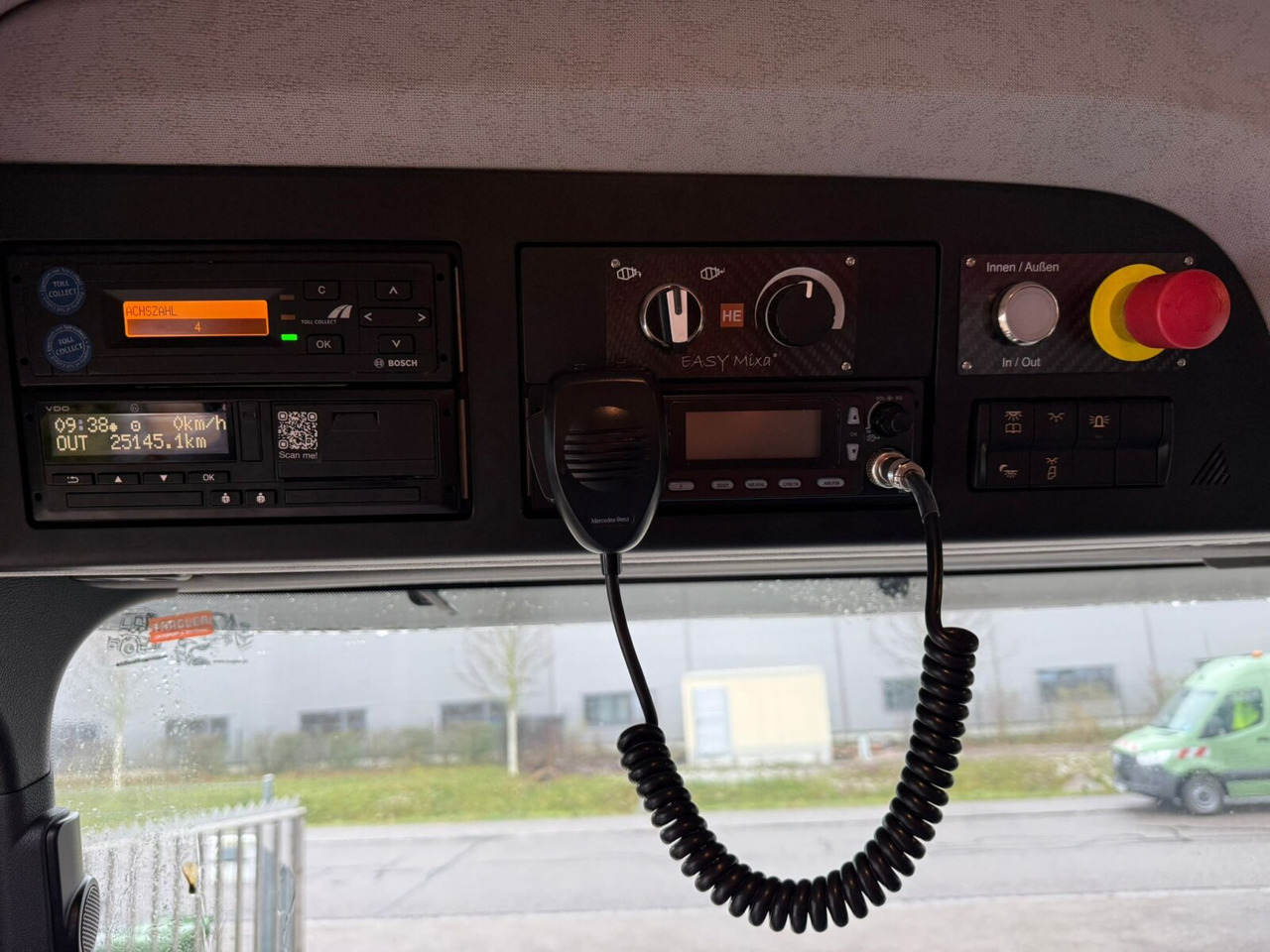 Mercedes-Benz Arocs 3243 B 8x4/4 Arocs 3243 B 8x4/4, MirrorCam, MultimediaCockpit, Navi, Betonmischer Intermix ca. 9m³ - Concrete mixer truck: picture 4 Mercedes-Benz Arocs 3243 B 8x4/4 Arocs 3243 B 8x4/4, MirrorCam, MultimediaCockpit, Navi, Betonmischer Intermix ca. 9m³ - Concrete mixer truck: picture 4