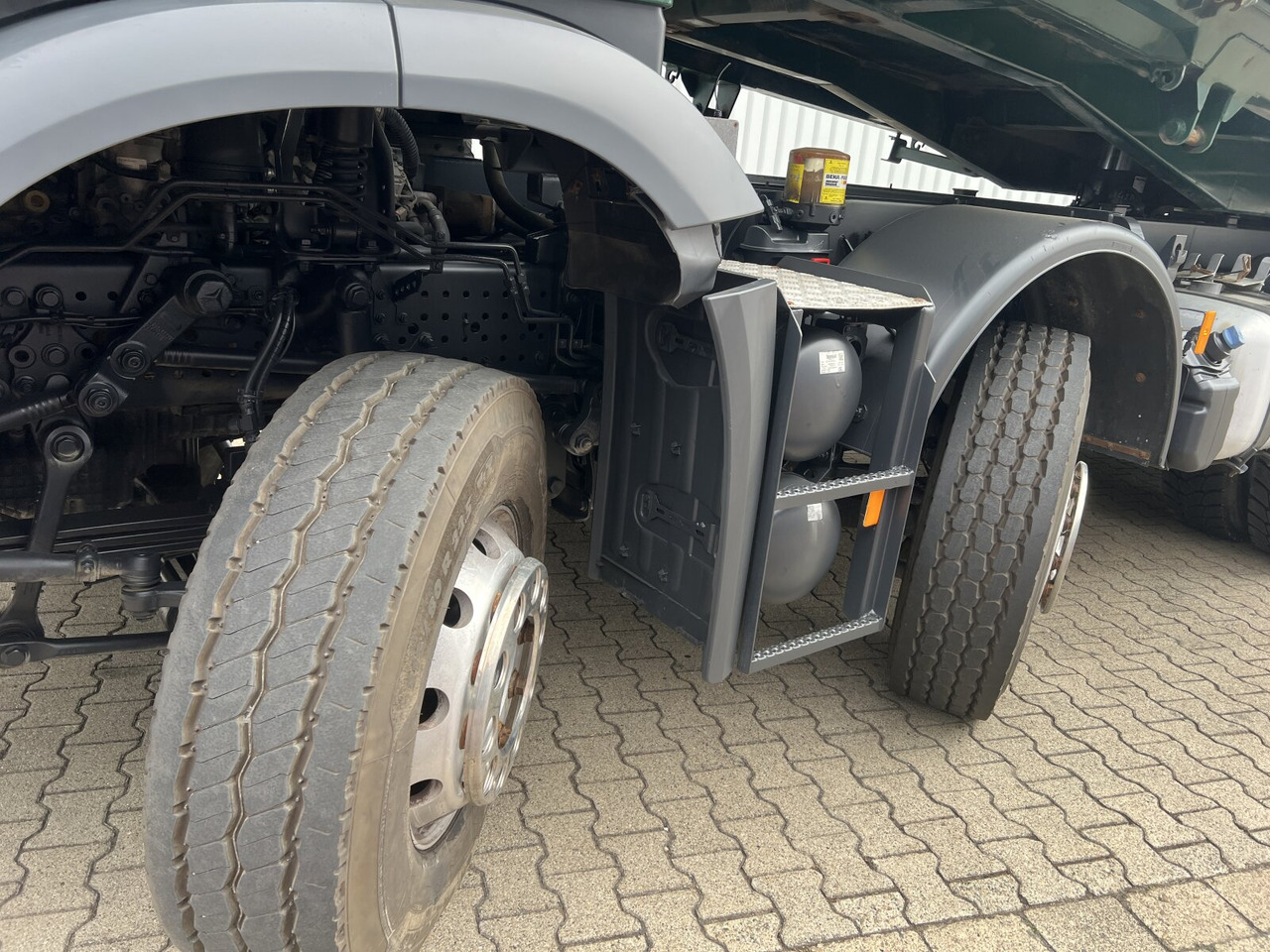 Mercedes-Benz Arocs 3243 K 8x4 Arocs 3243 K 8x4, Ressenig Thermo Alukipper 3-S - Tipper: picture 3 Mercedes-Benz Arocs 3243 K 8x4 Arocs 3243 K 8x4, Ressenig Thermo Alukipper 3-S - Tipper: picture 3