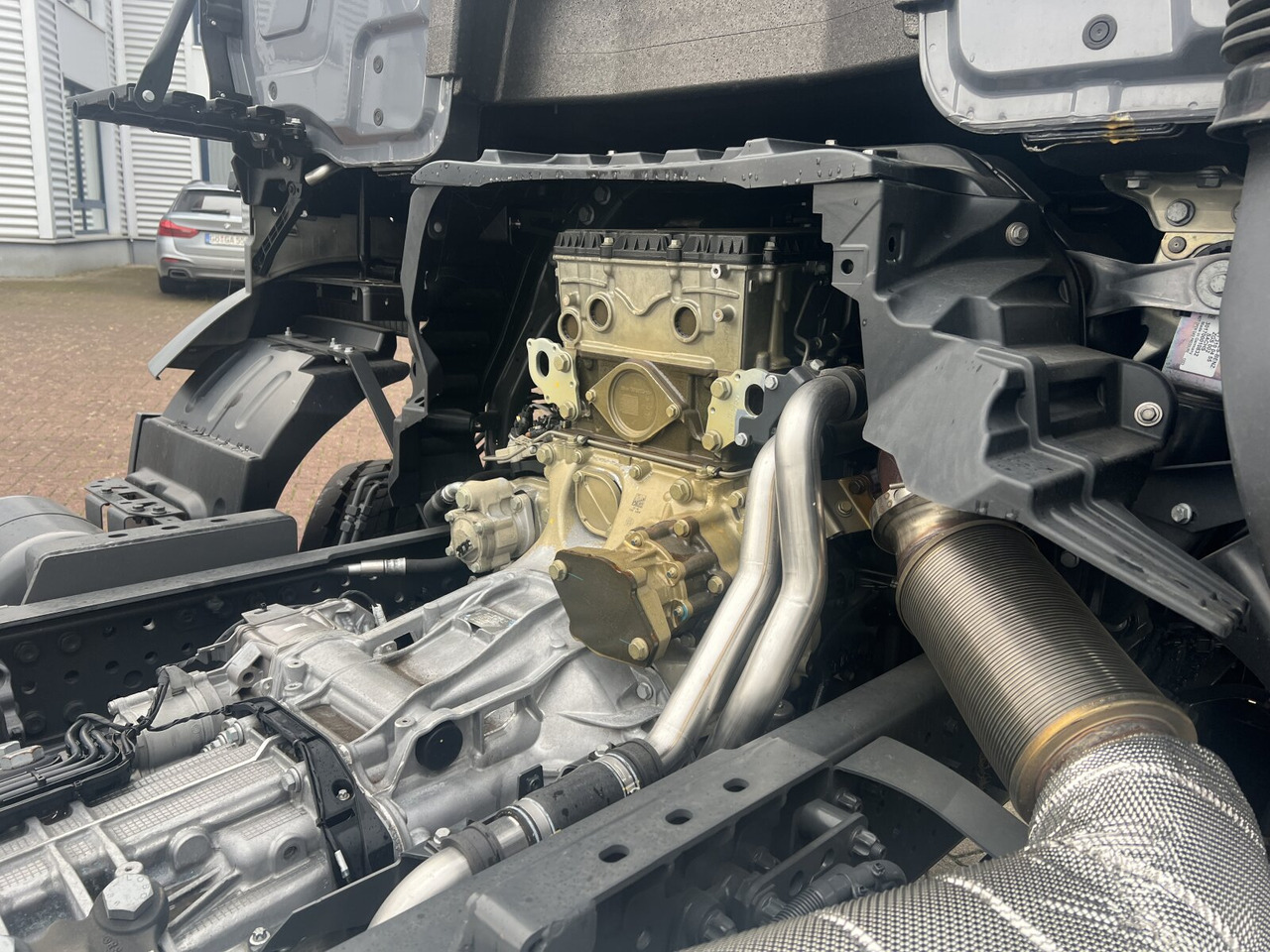 Mercedes-Benz Arocs 3251 L 8x4/4 Arocs 3251 L 8x4/4, mit Motorabtrieb C plus NA - Cab chassis truck: picture 2 Mercedes-Benz Arocs 3251 L 8x4/4 Arocs 3251 L 8x4/4, mit Motorabtrieb C plus NA - Cab chassis truck: picture 2