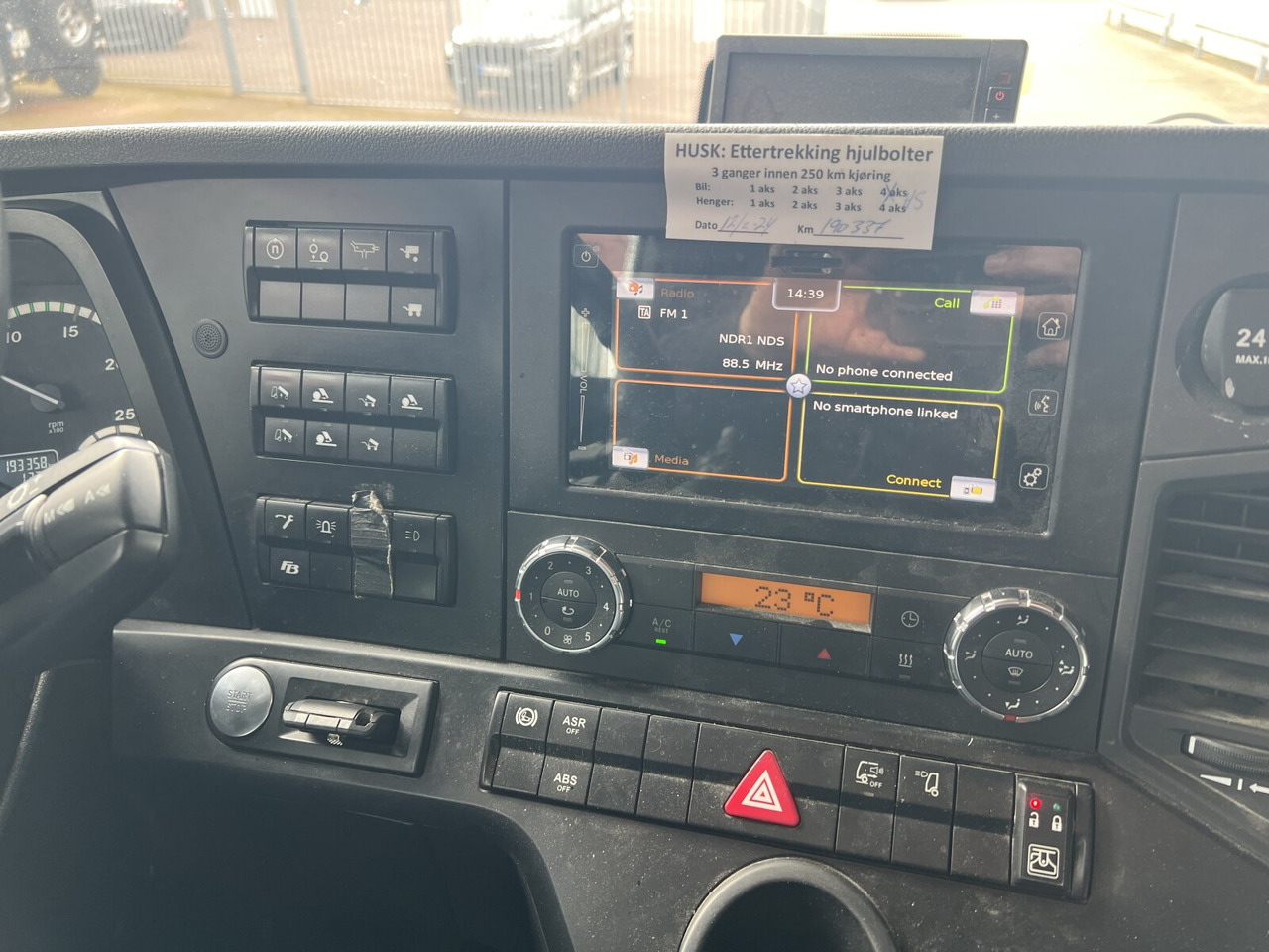 Mercedes-Benz Arocs 3253 K 8x4/4 Arocs 3253 K 8x4/4, Retarder, Motorabtrieb - Hook lift truck: picture 3 Mercedes-Benz Arocs 3253 K 8x4/4 Arocs 3253 K 8x4/4, Retarder, Motorabtrieb - Hook lift truck: picture 3