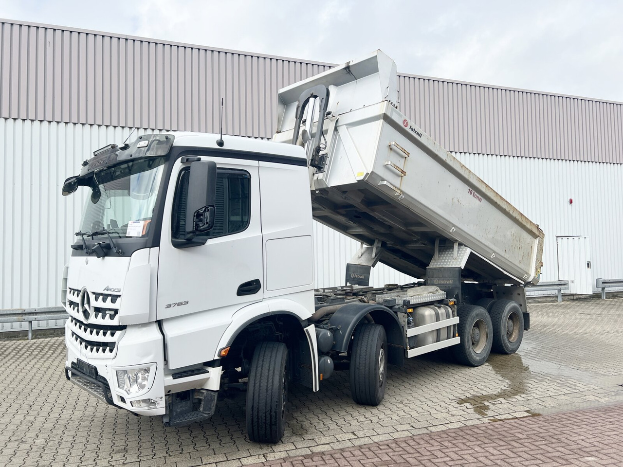 Mercedes-Benz Arocs 3253 K 8x4/4 Arocs 3253 K 8x4/4, Retarder, Stahlmulde ca. 15m³, hydr. Heckklappenöffnung - Dumper: picture 1 Mercedes-Benz Arocs 3253 K 8x4/4 Arocs 3253 K 8x4/4, Retarder, Stahlmulde ca. 15m³, hydr. Heckklappenöffnung - Dumper: picture 1