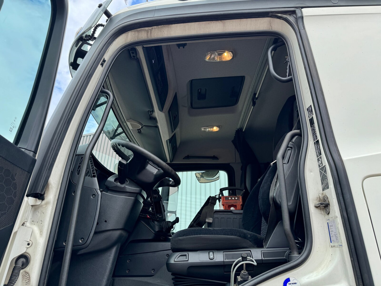 Mercedes-Benz Arocs 3351 AK 6x6 Arocs 3351 AK 6x6, Retarder, Navi, Grounder, Kran Atlas AK 190.2E, Funk - Hook lift truck, Crane truck: picture 5 Mercedes-Benz Arocs 3351 AK 6x6 Arocs 3351 AK 6x6, Retarder, Navi, Grounder, Kran Atlas AK 190.2E, Funk - Hook lift truck, Crane truck: picture 5