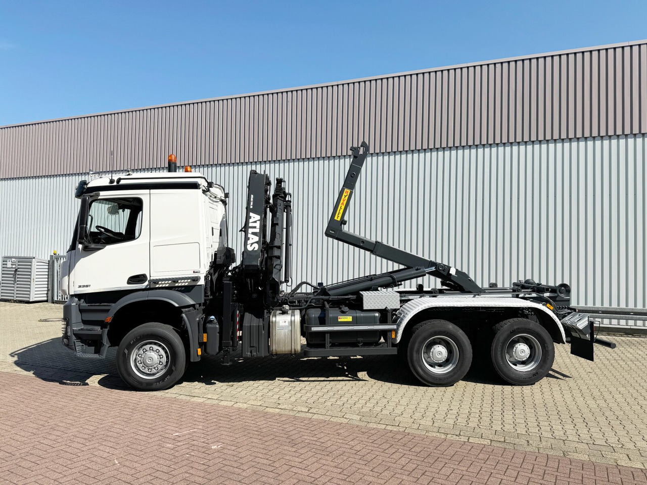 Mercedes-Benz Arocs 3351 AK 6x6 Arocs 3351 AK 6x6, Retarder, Navi, Grounder, Kran Atlas AK 190.2E, Funk - Hook lift truck, Crane truck: picture 1 Mercedes-Benz Arocs 3351 AK 6x6 Arocs 3351 AK 6x6, Retarder, Navi, Grounder, Kran Atlas AK 190.2E, Funk - Hook lift truck, Crane truck: picture 1