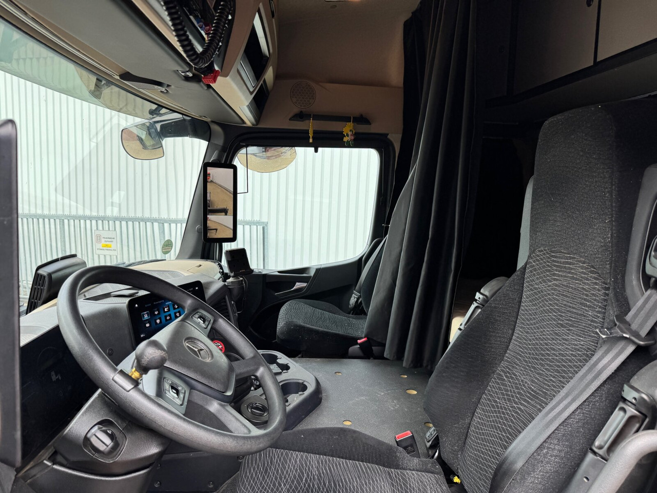 Mercedes-Benz Arocs 3351 LS 6x6 Arocs 3351 LS 6x6, Grounder, MirrorCam, Navi - Cab chassis truck: picture 5 Mercedes-Benz Arocs 3351 LS 6x6 Arocs 3351 LS 6x6, Grounder, MirrorCam, Navi - Cab chassis truck: picture 5