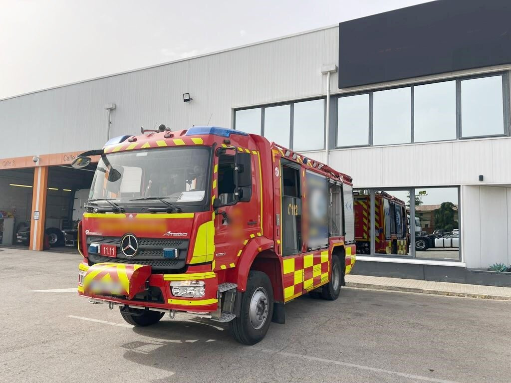 Mercedes-Benz Atego 1530 AF 4x4 Atego 1530 AF 4x4, Rosenbauer TLF, Retarder - Fire truck: picture 1 Mercedes-Benz Atego 1530 AF 4x4 Atego 1530 AF 4x4, Rosenbauer TLF, Retarder - Fire truck: picture 1