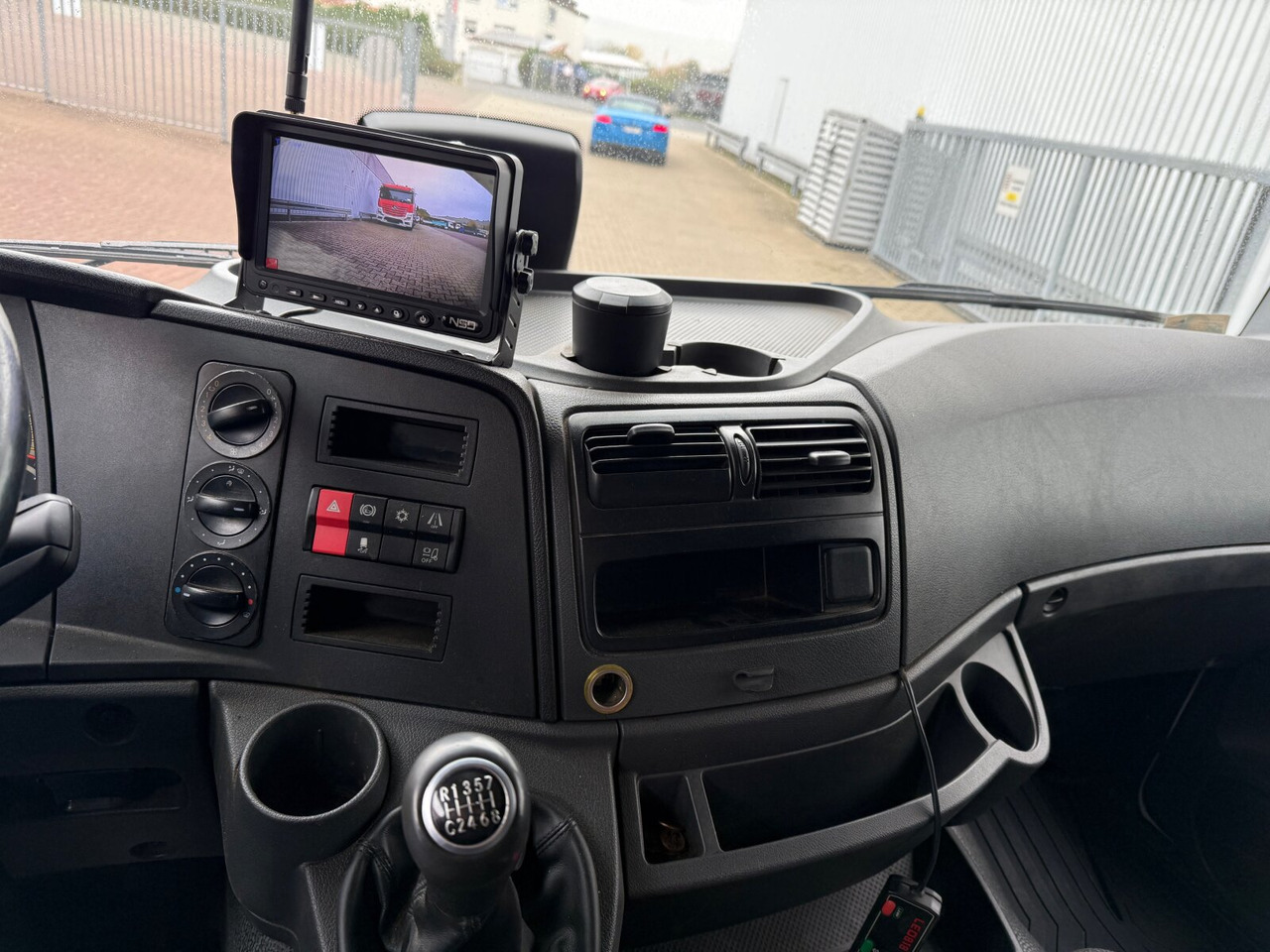 Mercedes-Benz Atego 1627 L 4x2 Atego 1627 L 4x2, 6-Zylinder, Motorabtrieb - Cab chassis truck: picture 4 Mercedes-Benz Atego 1627 L 4x2 Atego 1627 L 4x2, 6-Zylinder, Motorabtrieb - Cab chassis truck: picture 4