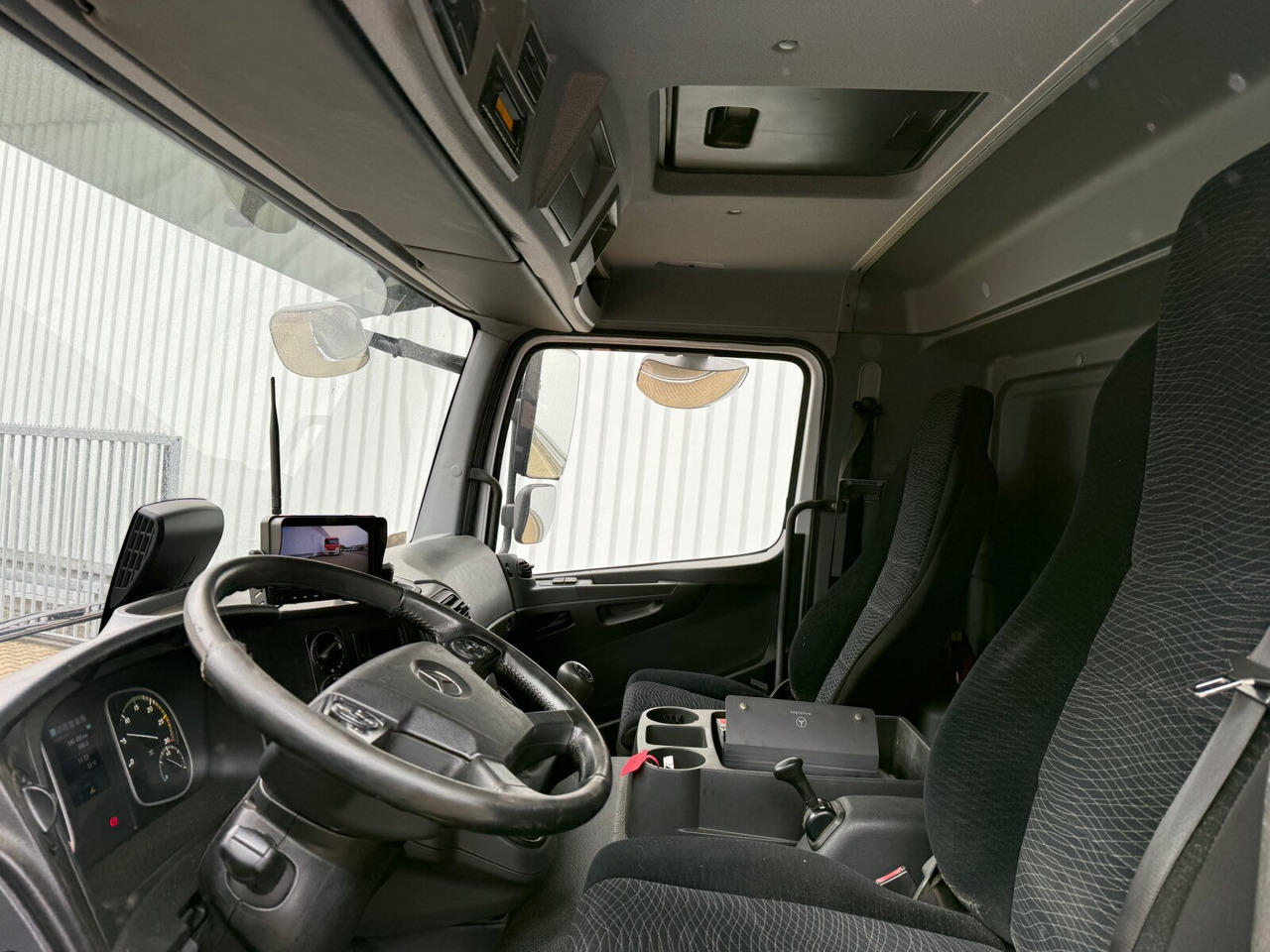 Mercedes-Benz Atego 1627 L 4x2 Atego 1627 L 4x2, 6-Zylinder, Motorabtrieb - Cab chassis truck: picture 2 Mercedes-Benz Atego 1627 L 4x2 Atego 1627 L 4x2, 6-Zylinder, Motorabtrieb - Cab chassis truck: picture 2