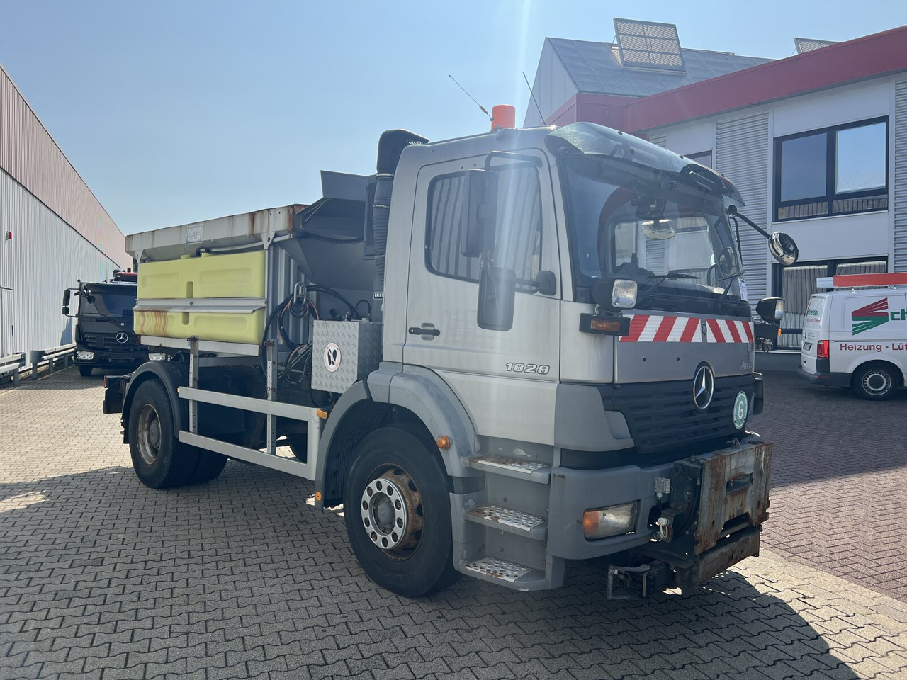 Cab chassis truck Mercedes-Benz Atego 1828 L 4x2 Atego 1828 L 4x2, Rechtslenker, Winterdienstaustattung: picture 6